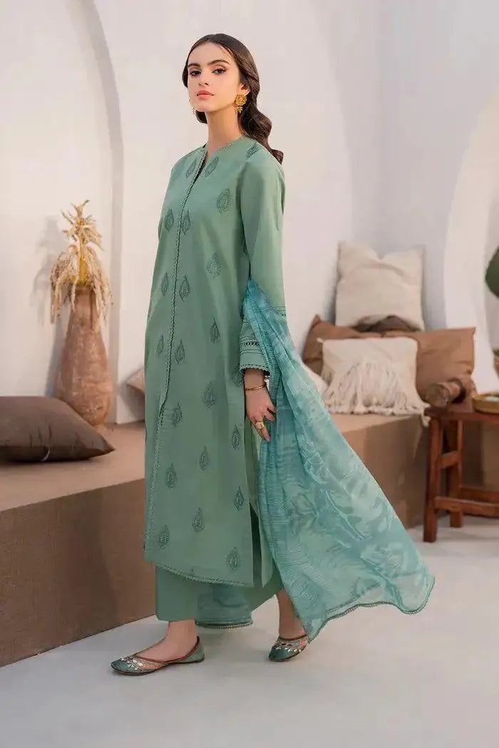 Green Embroidered Kurta Set with Chiffon Dupatta