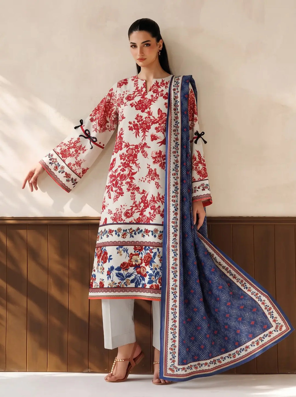 3 Pcs Women's Unstitched Printed Suit