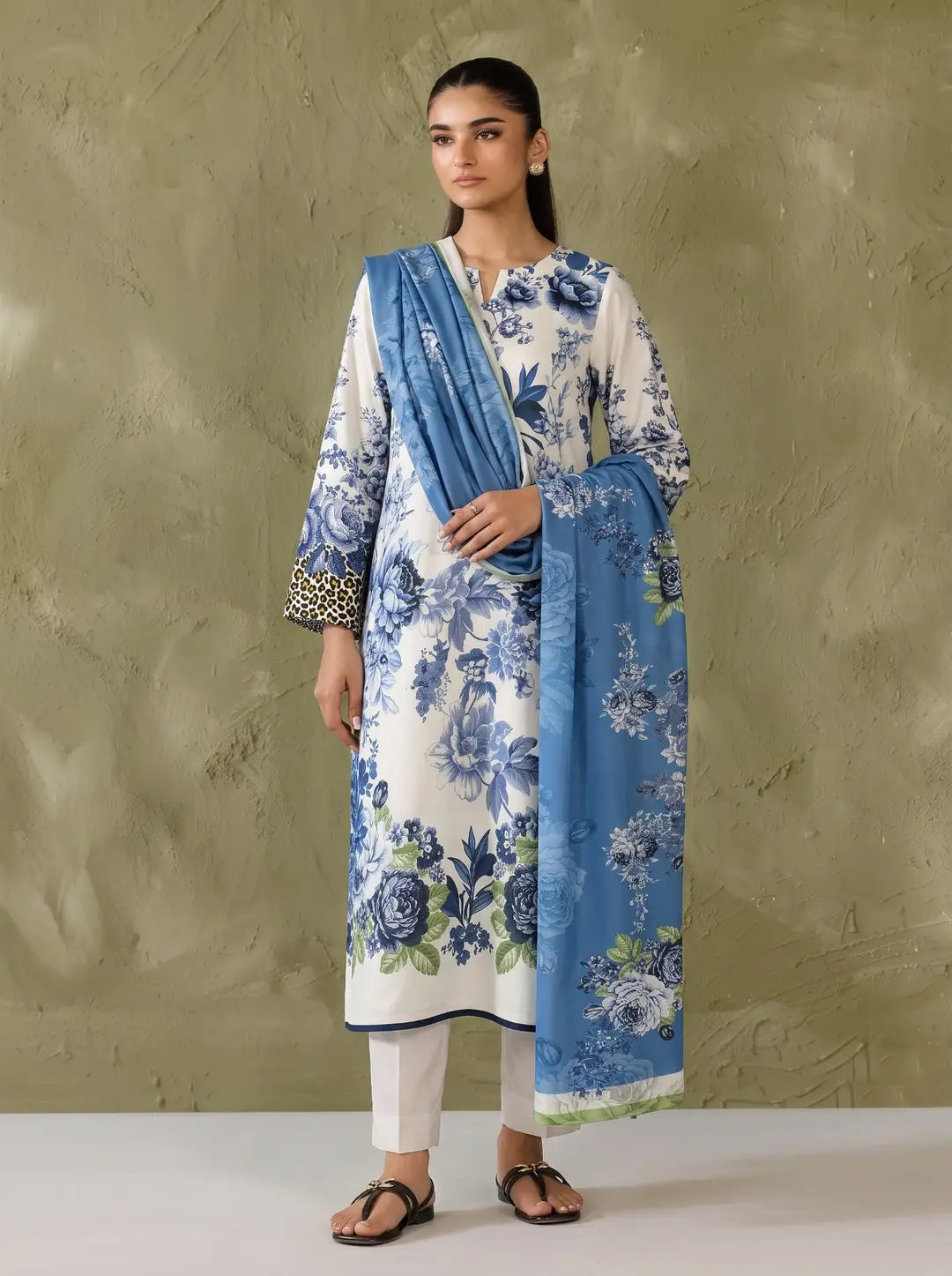 3 Pcs Women's Unstitched Printed Suit