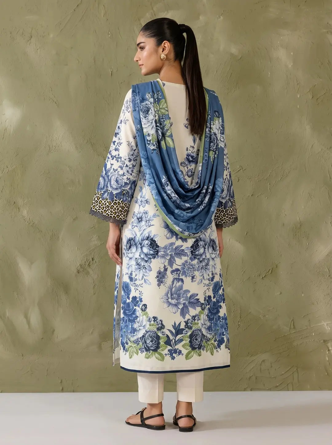 3 Pcs Women's Unstitched Printed Suit
